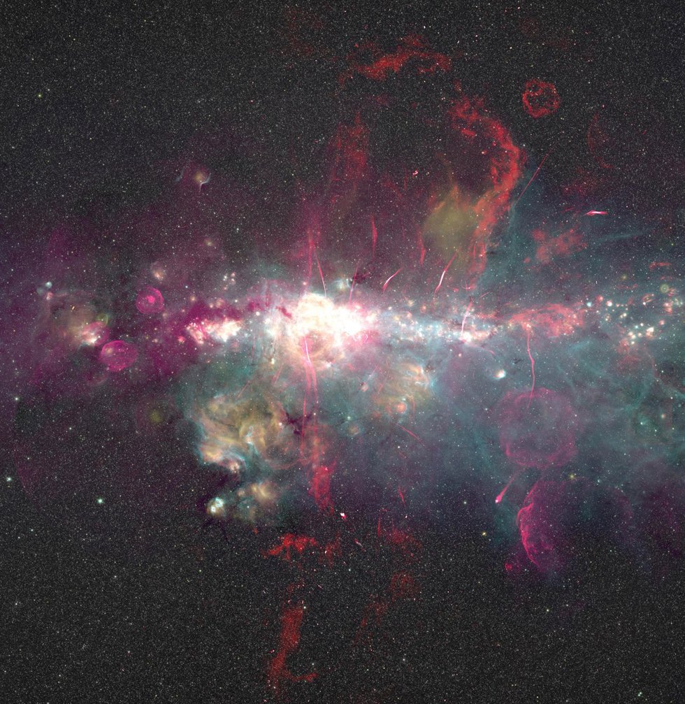 Imagen del centro galáctico obtenida a partir de las observaciones realizadas con distintos telescopios. / Ashley Barnes/Izaskun Jiménez-Serra/Juan García de la Concepción