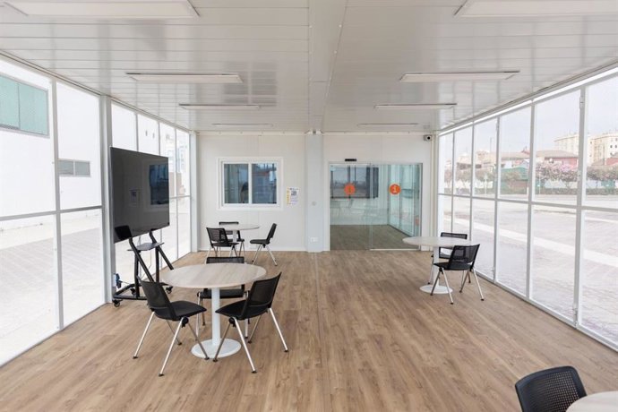 El Ayuntamiento de València estrena nueva oficina turística en la playa del Cabanyal.
