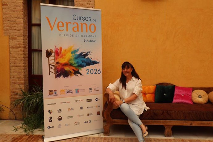 La soprano y técnico vocal, Juana Castillo, dirige la séptima edición del curso 'Coaching vocal de alto rendimiento: preparación técnico-vocal de audiciones, concursos y giras' en los cursos de verano de la UPO en su sede de Carmona