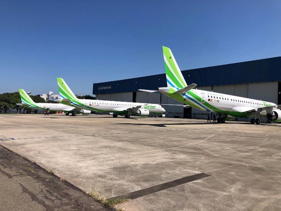 Archivo - Aviones Embraer-E195-E2 de Binter.