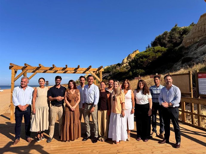 Inauguración de la nueva pasarela de la playa del Parador de Mazagón.