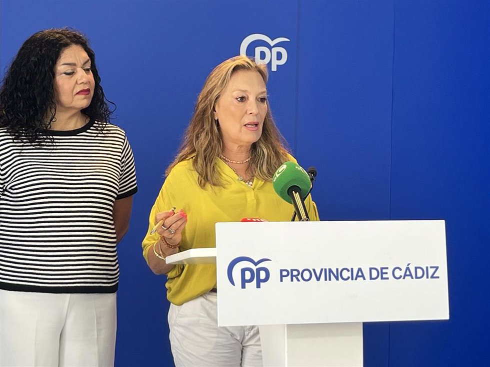 La diputada nacional del PP por Cádiz, Macarena Lorente, en rueda de prensa.