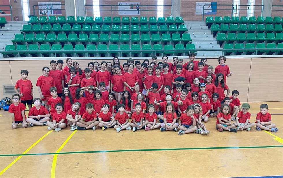 Partcipantes en las escuelas deportivas de la UJA