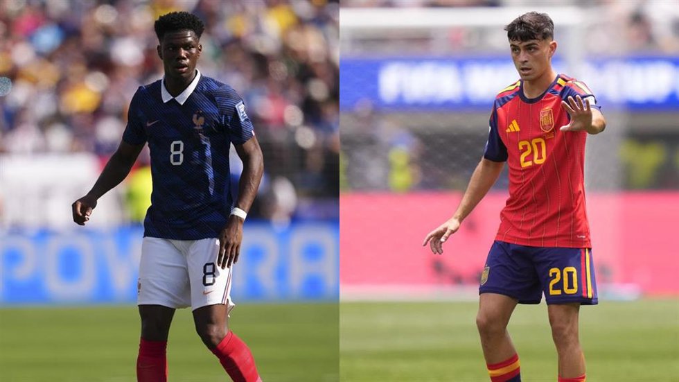 El centrocampista francés Aurélien Tchouaméni y el español Pedri González.