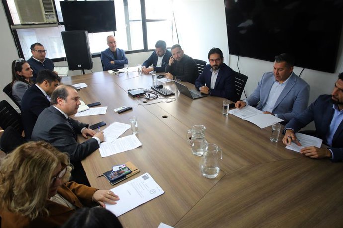 Futbol, Reunion Sifup junto a Director del Servicio Nacional de Migraciones. El Sindicato de Futbolistas Profesionales de Chile (Sifup) se reune con el director del Servicio Nacional de Migraciones, para abordar la situacion migratoria de futbolistas