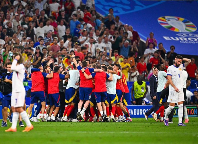 Archivo - Los jugadores de la selección española celebran su pase a la final de la EURO 2024 tras ganar 2-1 a Francia en semifinales