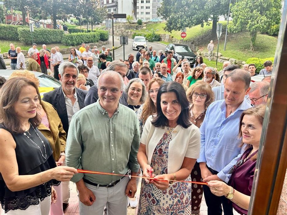 La vicesecretaria de Organización de Vox, María Ruiz, inaugura la nueva sede del partido en A Coruña