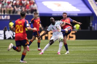 Aymeric Laporte of Spain and Romelu Lukaku of Belgium compete for the ball during the FIFA World Cup 2026 Quarter Final match between Spain and Belgium at Los Angeles Stadium on July 10, 2026 in Inglewood, California.