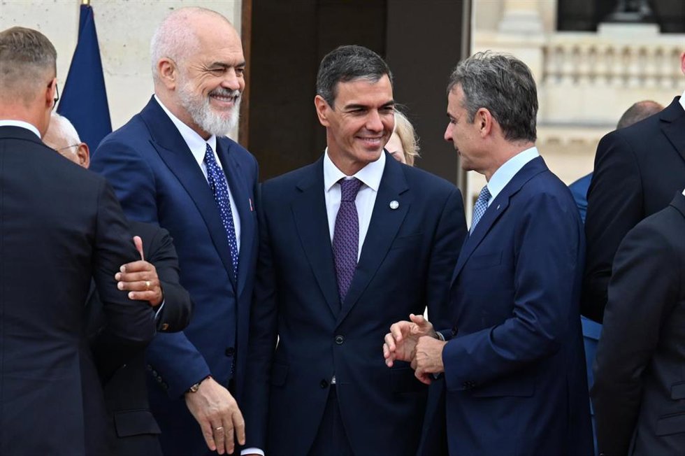 El presidente del Gobierno, Pedro Sánchez, en la reunión de la Coalición de Voluntarios para Ucrania, a 13 de julio de 2026 en París (Francia).