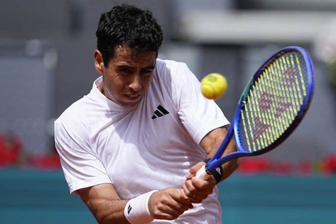 Archivo - Jaume Munar of Spain plays against Casper Ruud of Norway during the Mutua Madrid Open 2026, ATP Masters 1000 and WTA 1000, at La Caja Magica on April 25, 2026 in Madrid, Spain.