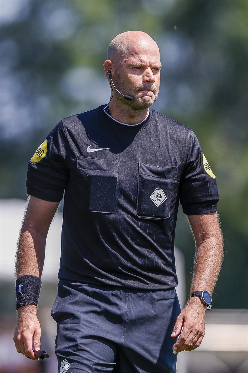 El árbitro neerlandés Rob Dieperink durante un partido