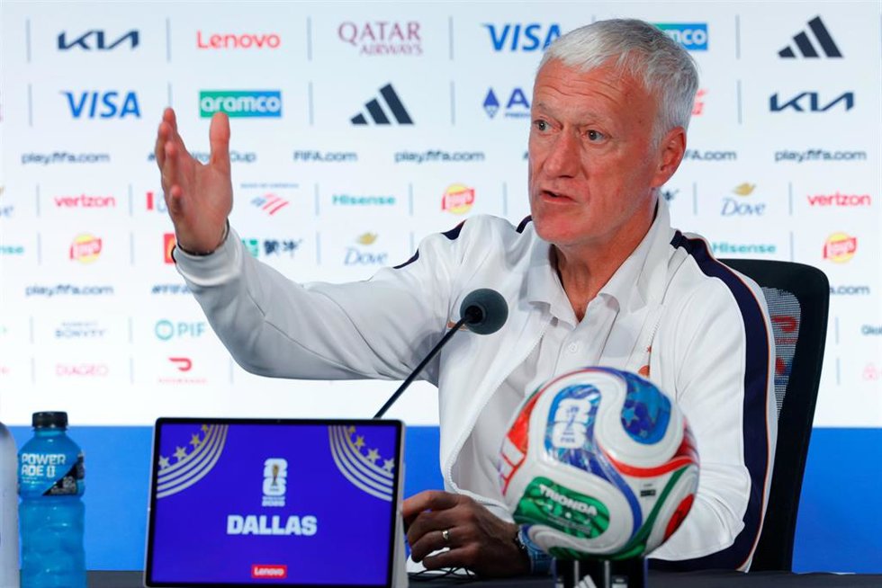El seleccionador de Francia Didier Deschamps en rueda de prensa