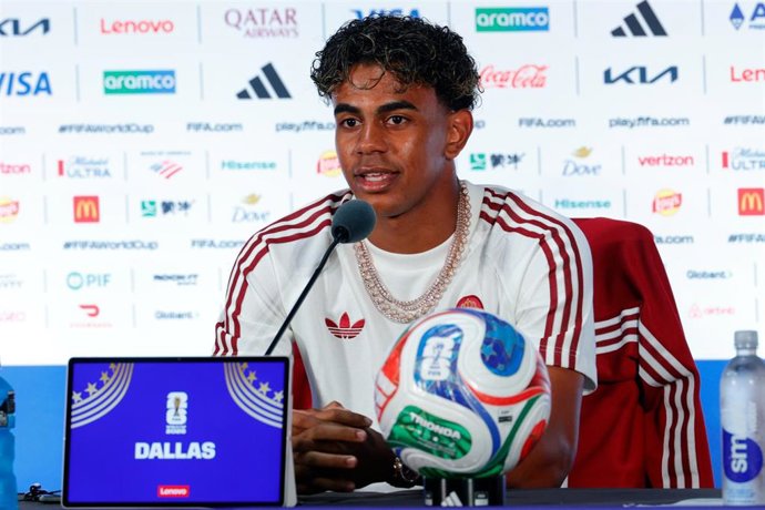 El jugador de la selección española Lamine Yamal en rueda de prensa