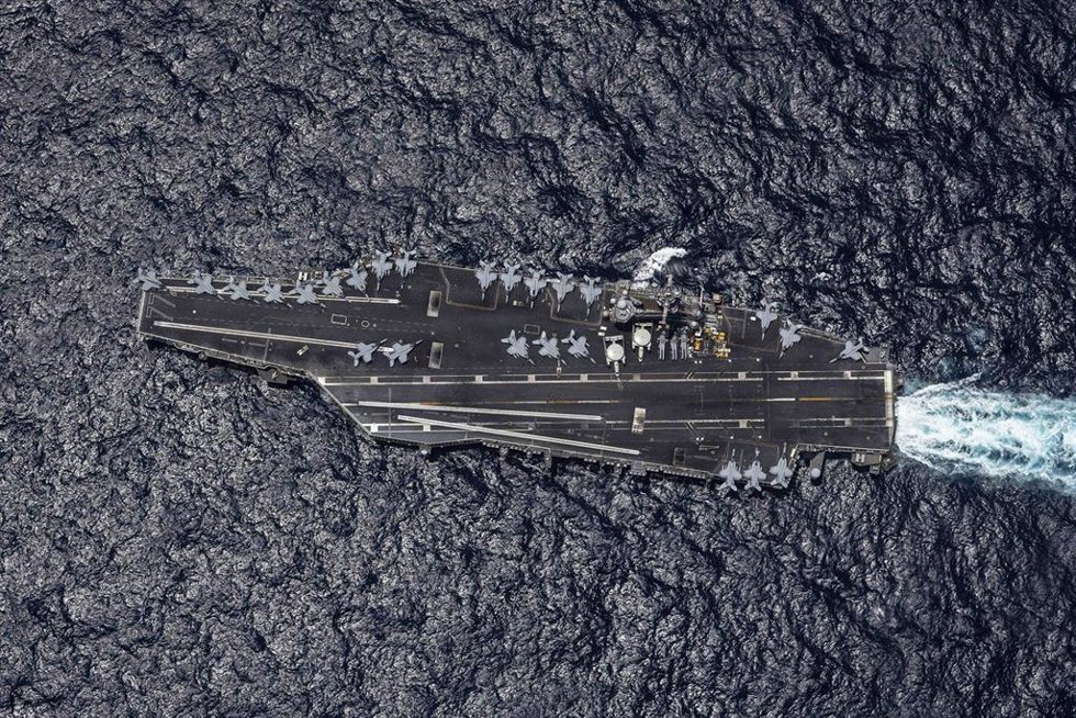 Archivo - El portaaviones USS George H. W. Bush, de la Armada de EEUU, operando en apoyo de la Operación Furia Épica y el bloqueo naval de Irán