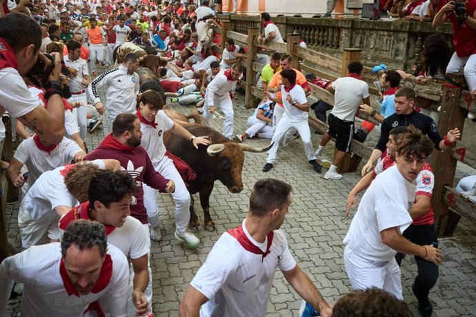 A última corrida de touros das Festas de San Fermín de 2026, em 14 de julho de 2026, em Pamplona, Navarra (Espanha). Os touros da criação Jandilla encerram as festas de San Fermín com sua participação na oitava corrida de touros das festas.