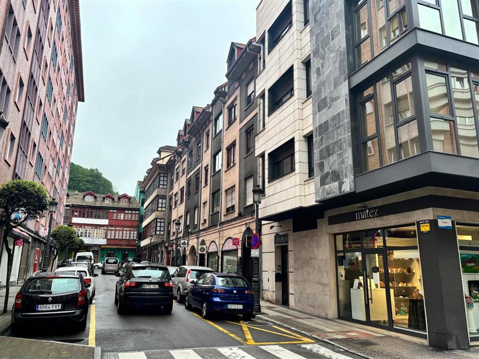 Archivo - Calles de Sama, Langreo. Edificios, vivienda, pisos.