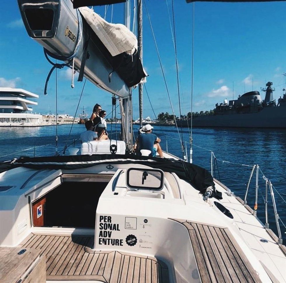 Archivo - Actividad de paseo en barco por La Marina