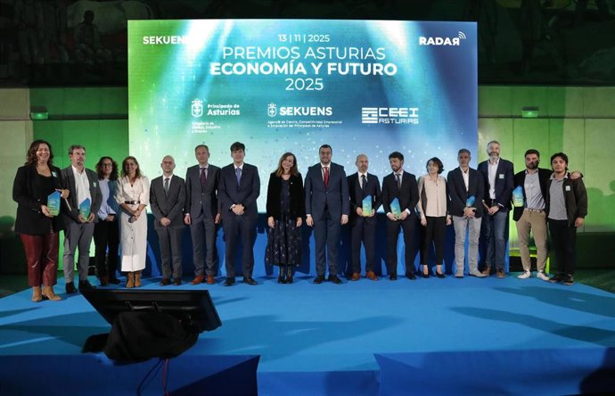 Archivo - Foto De Familia De La Última Edición De Los Premios Radar.