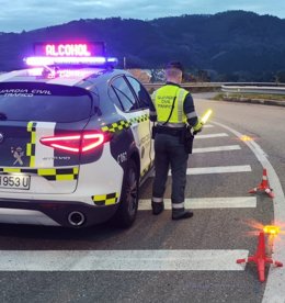 Archivo - Control de Alcoholemia de la Guardia Civil de Tráfico.