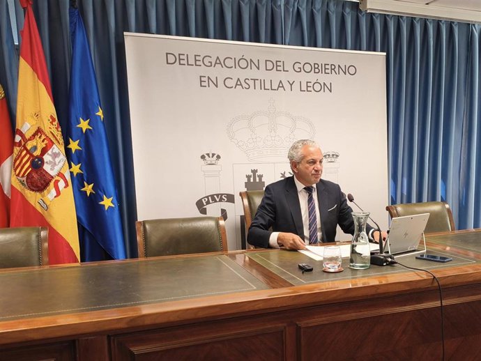 El delegado del Gobierno en Castilla y León, Nicanor Sen, durante una rueda de prensa.