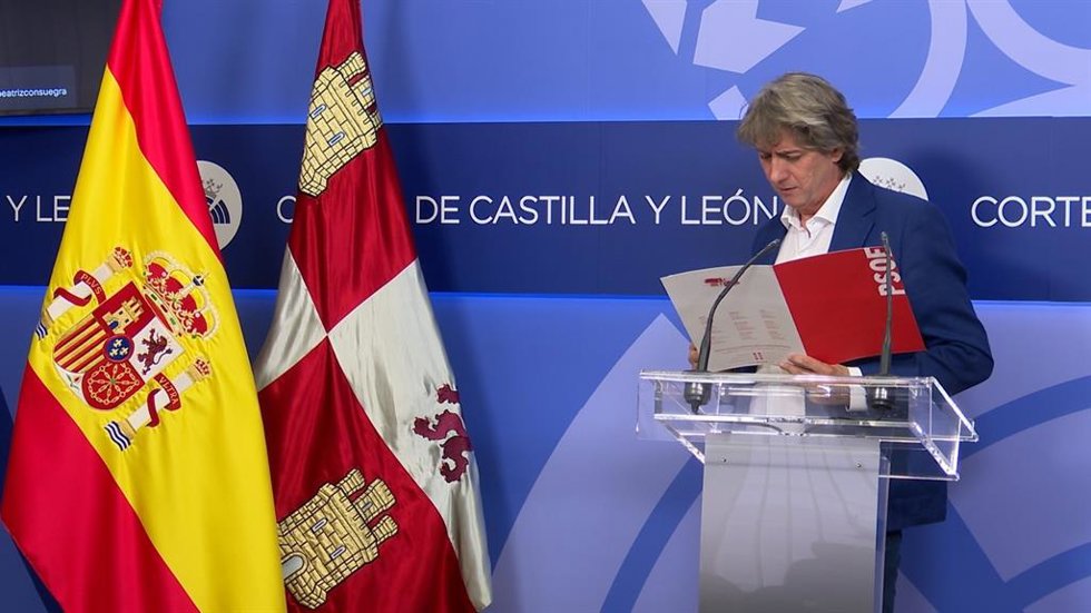 Archivo - Carlos Martínez en un momento de la rueda de prensa ofrecida este miércoles en las Cortes