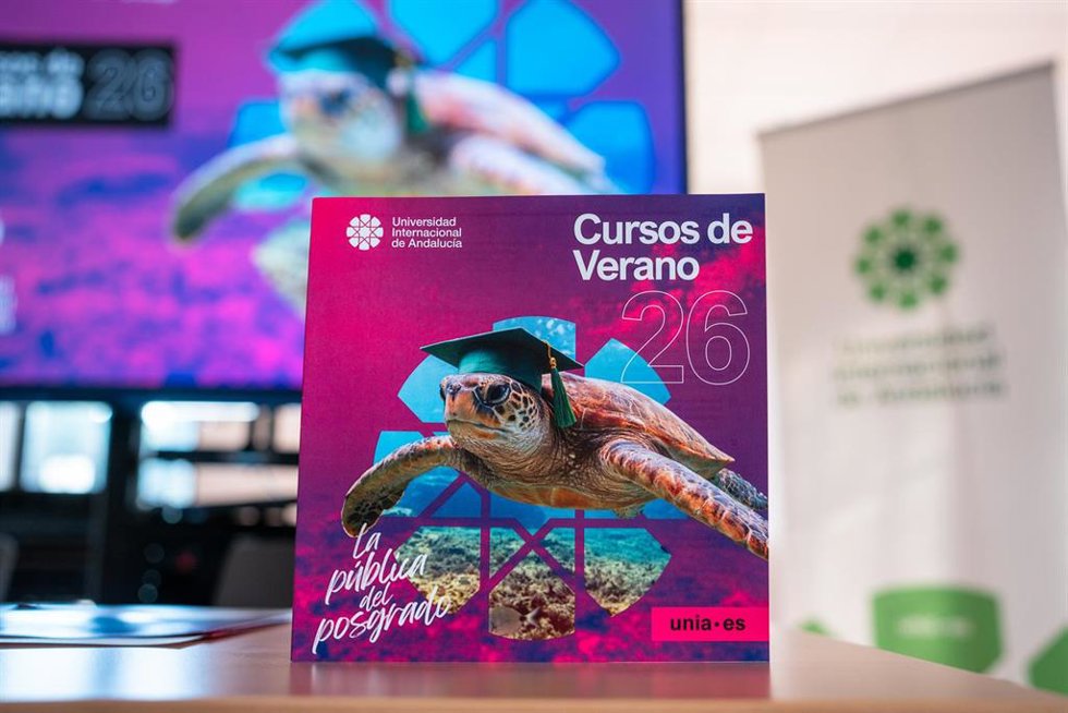 Archivo - Tríptico de la programación de los Cursos de Verano 2026 de la UNIA. 