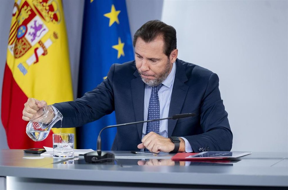 Archivo - El ministro de Transportes y Movilidad Sostenible, Óscar Puente, durante la rueda de prensa posterior al Consejo de Ministros, en el Palacio de la Moncloa, a 9 de junio de 2026