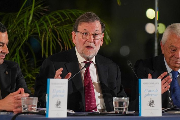 Archivo - El expresidente del Gobierno Mariano Rajoy  durante la presentación del libro "El arte de gobernar". A 14 de enero de 2025 en Sevilla, Andalucía (España).