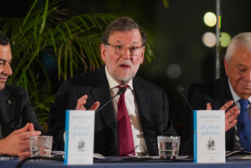 Archivo - El expresidente del Gobierno Mariano Rajoy  durante la presentación del libro "El arte de gobernar". A 14 de enero de 2025 en Sevilla, Andalucía (España).