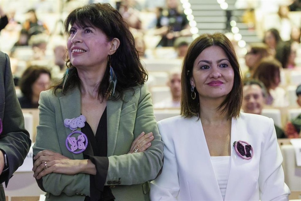 Archivo - La ministra de Igualdad, Ana Redondo (i), y la ministra de Juventud e Infancia, Sira Rego (d), asisten al V Encuentro sobre Violencia Vicaria y Violencia de Género Institucional, que se celebra hasta el sábado en Maracena (Granada)