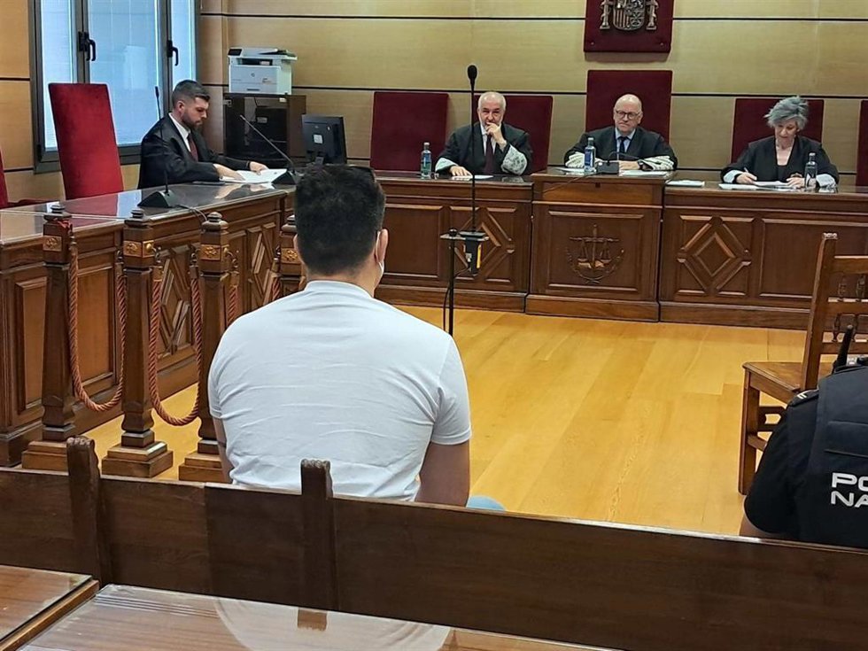 Juicio al condenado por intentar matar a su tío en Arroba de los Montes tras una pelea en un bar.