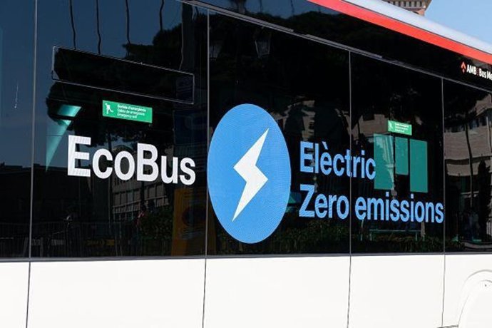 Archivo - Bus eléctrico de TMB