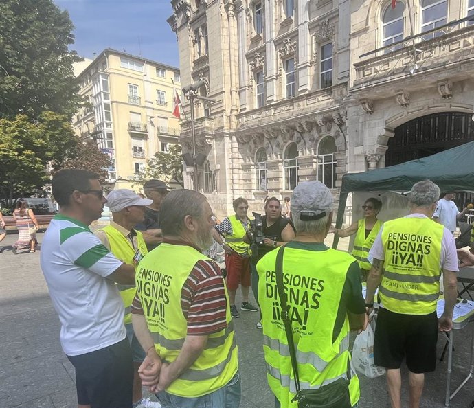 La Coordinadora Cántabra de Pensionistas inicia la recogida de firmas para la ILP que reclama que el Gobierno de Cantabria complemente las pensiones mínimas para equipararlas al SMI