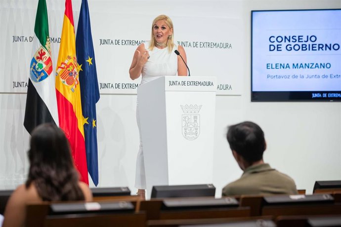 La portavoz de la Junta de Extremadura, Elena Manzano, en rueda de prensa tras el Consejo de Gobierno autonómico