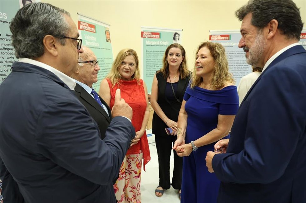 Inauguración de la exposición 'Mujeres Ingenieras de Éxito y su impacto en el desarrollo industrial' en el Parlamento de Canarias