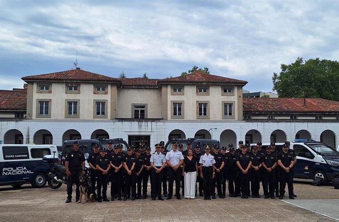 La delegada del Gobierno en Asturias, Adriana Lastra, preside el acto de presentación de los 31 policías alumnos de la XLI Promoción de la Escala Básica que inician su Módulo de Formación Práctica en la comunidad.