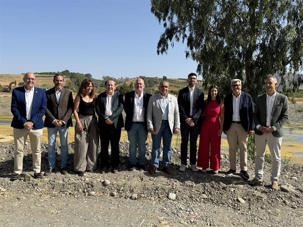Josele Aguilar junto a los alcaldes y alcaldesas socialistas de Málaga