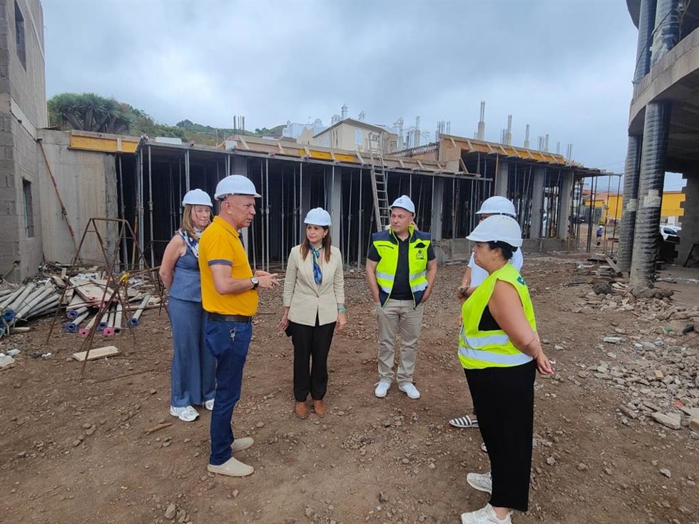 La consejera de Acción Social del Cabildo de Tenerife, Águeda Fumero, en una visita a 'La Ciudad de la Esperanza'
