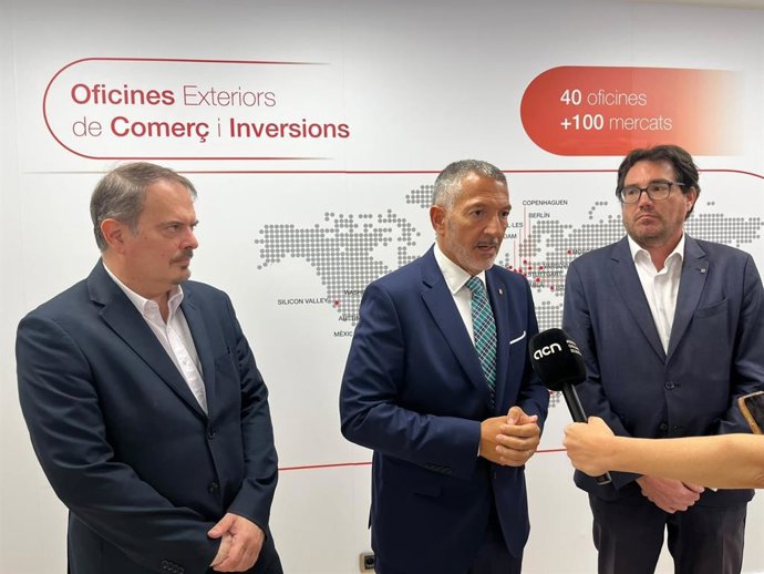 El conseller de Empresa y Trabajo, Miquel Sàmper, en declaraciones a los medios