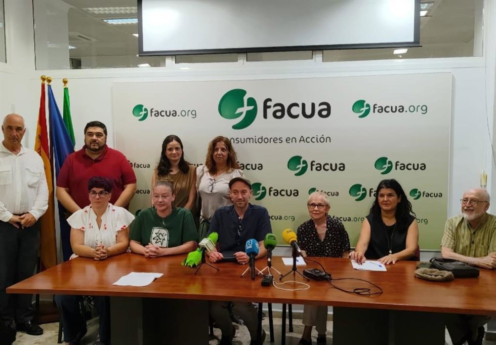 Ayuntamientos de Cádiz y Sevilla, junto a agentes sociales y ecologistas en rueda de prensa.