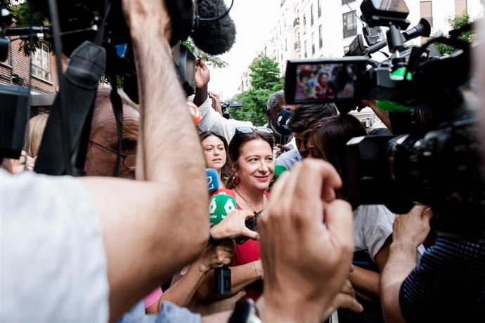 Archivo - La exconcejal socialista Leire Díez a su salida de la sede del PSOE en Ferraz, a 3 de junio de 2025, en Madrid (España).