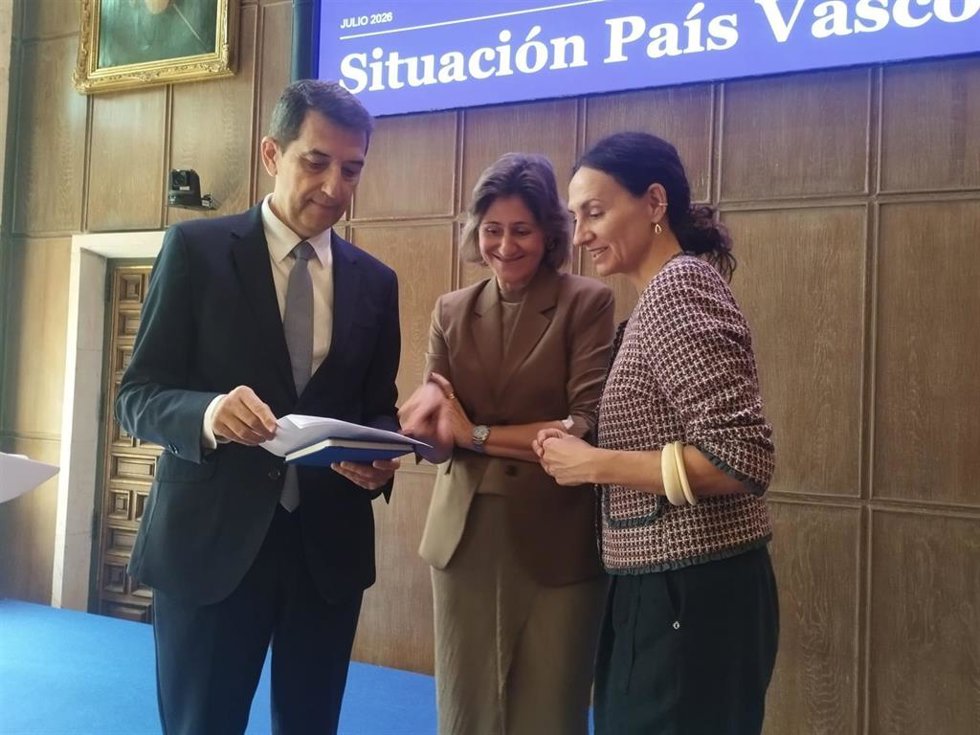 Afael Domenech, Head of Economic Analysis de BBVA Research,  junto a la directora de la Territorial Norte BBVA, Marta Alonso,