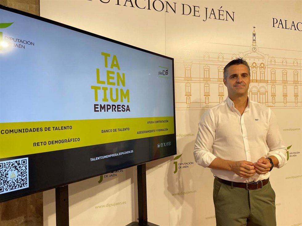 El diputado Luis Miguel Carmona en la presentación de las ayudas del Talentium Empresa