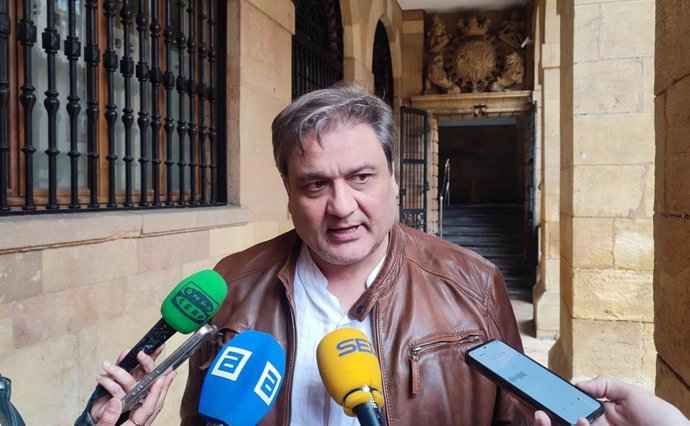 Archivo - El concejal de IU-Convocatoria por Oviedo, Alejandro Suárez.