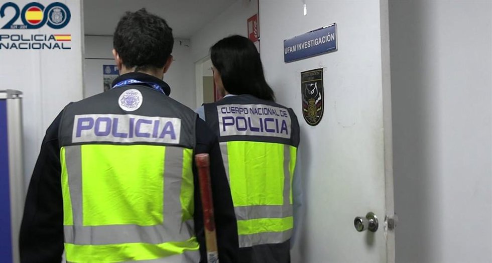Archivo - Agentes de la UFAM de la Policía Nacional en Palma.