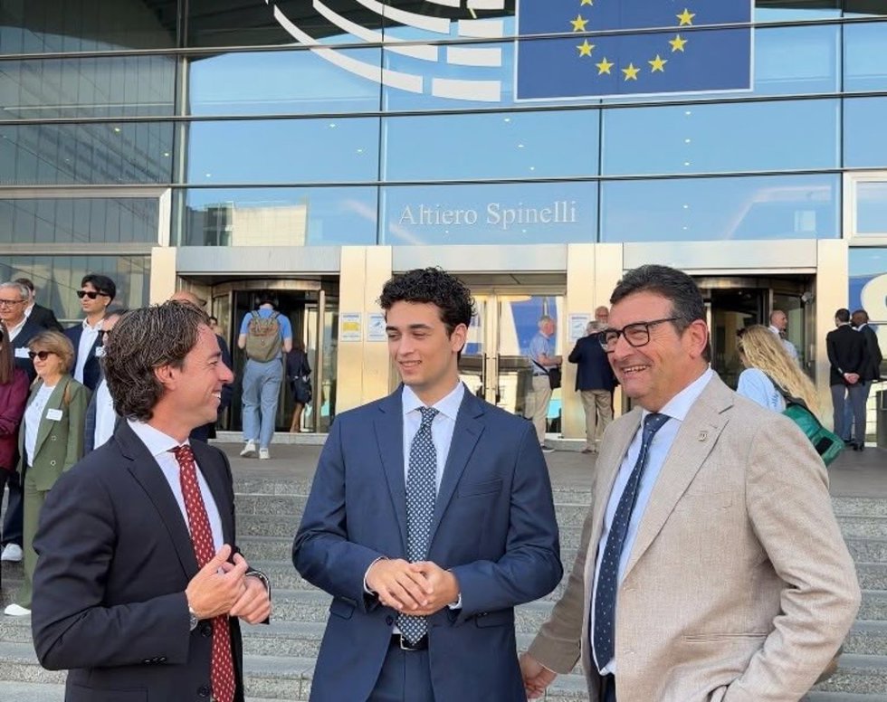 El director general de Deportes, Fran Sánchez, con el alcalde de Cieza, Tomás Rubio, y el deportista Ángel Turpín.