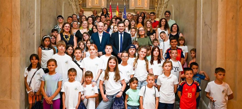 Recepción en la Diputación de Ciudad Real a los 32 niños y niñas ucranianos que pasarán el verano con familias de acogida de la provincia dentro del programa que impulsa la Asociación Crean.