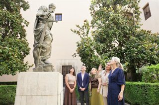 La consejera de Cultura, Patrimonio Histórico y Deporte, Patricia del Pozo, en el rectorado de la UGR.