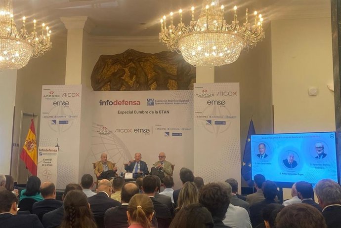 El exdirector del CNI, Félix Sanz Roldán; el diplomático Pablo Benavides Orgaz; y el analista Florentino Portero Rodríguez; en la jornada 'Especial Cumbre de la OTAN' a, a 14 de julio de 2026, en Madrid (España).