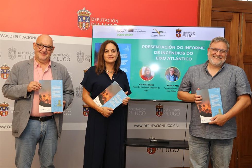 El responsable de Eixo Atlántico, Xoán Vázquez Mao, la presidenta de la Diputación de Lugo Carmela López, y el investigador Juan Picos